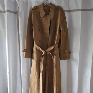 Elegant Women's Tan Trench Coat